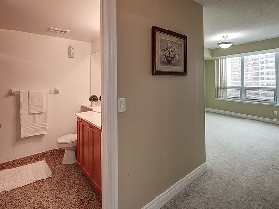 5th image of 15 Grenville St #1504