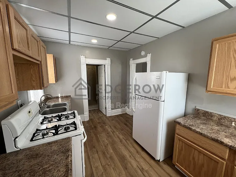 300 Gunnison Ave SW #B — Photo 5