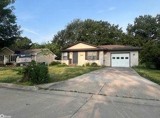 1504 Woodside Cir, Fairfield, IA 52556