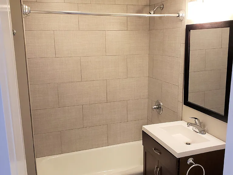 29 Loxwood St #1L — Photo 9