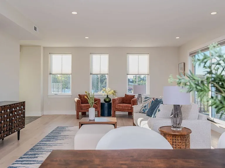 488 Quincy Ave #6 — Photo 8