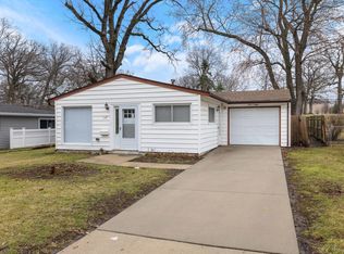 108 Walnut Dr, Streamwood, IL 60107