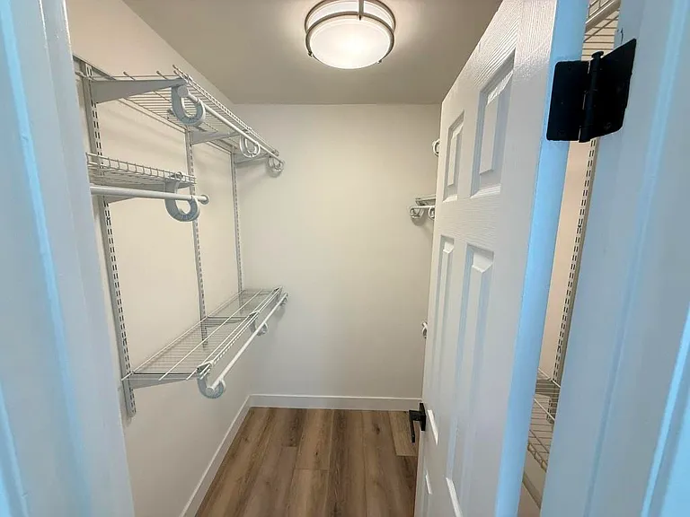11033 Moorpark St #212 — Photo 19