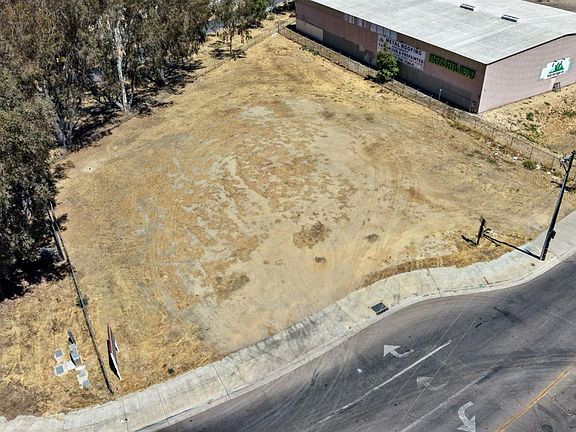 3rd image of 3998 N Parkway Dr