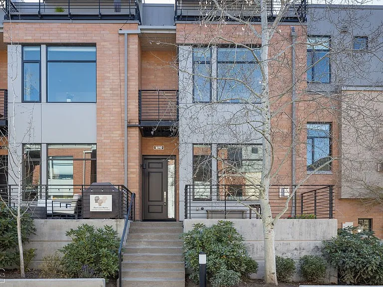 1690 NW Riverscape St — Photo 8