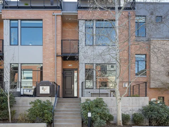 1690 NW Riverscape St, Portland, OR 97209