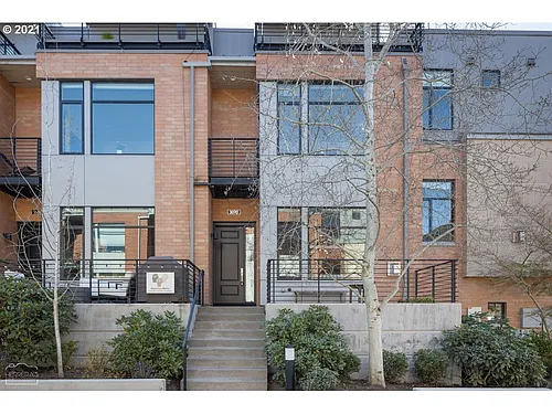 1690 NW Riverscape St Photo 1