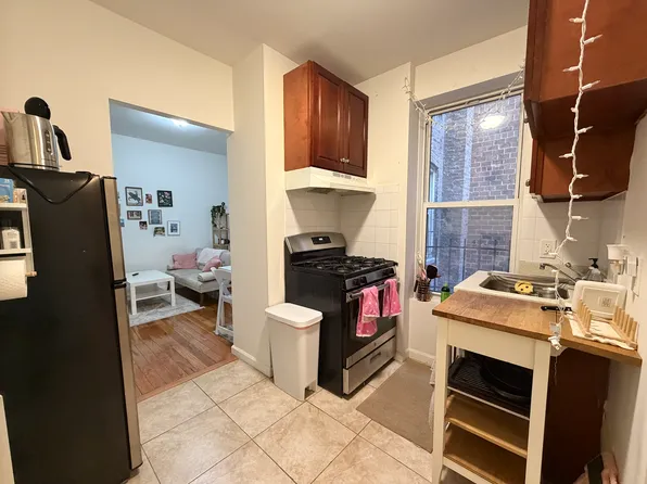 451 W 44th St APT 23, New York, NY 10036
