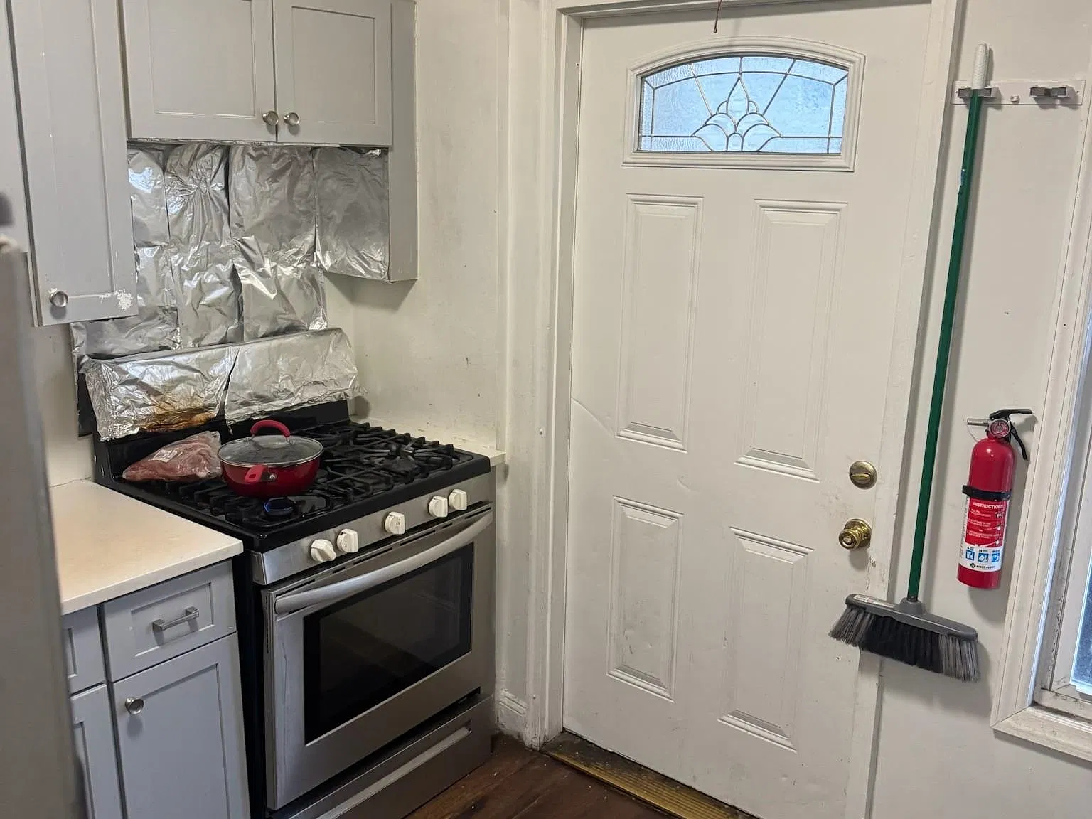 3 bed, 1.0 bath, $2,200 — Photo 1