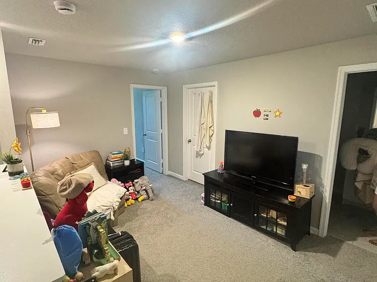 526 Salisbury Cir — Photo 9