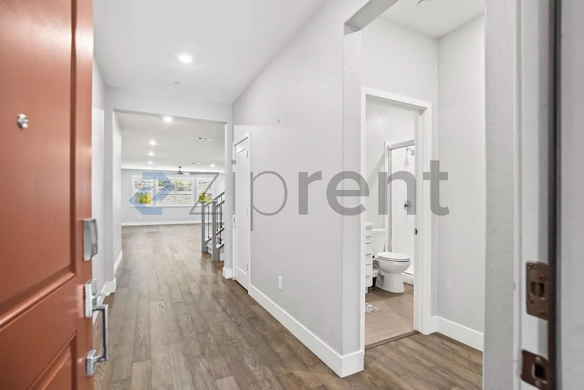 5 bed, 2984 sqft, $5,250 — Photo 4