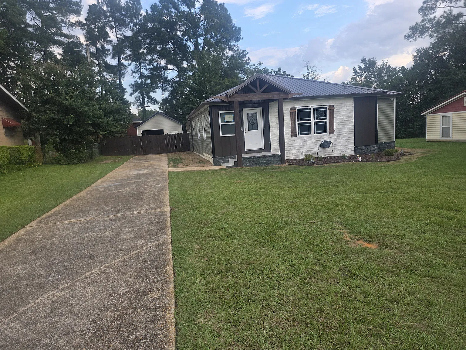 3 bed, 1214 sqft, $1,200 — Photo 2