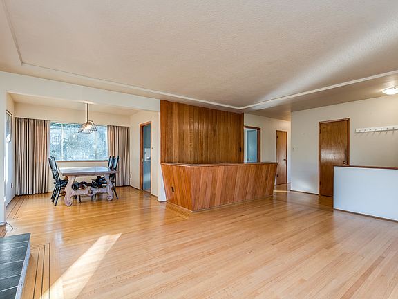 5th image of 7046 Hillview St