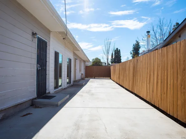 12643 Castle Court Dr, Lakeside, CA 92040