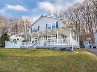 15 Mase Rd, Lake Hopatcong, NJ 07849