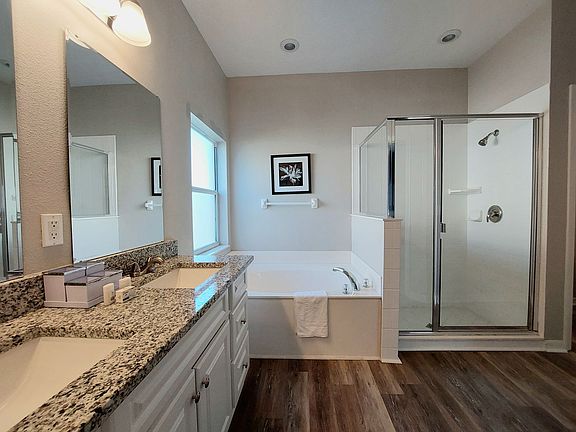 3rd image of 602 Bloomingdale Dr