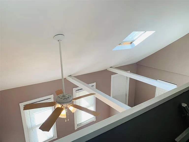510 Stratford Rd — Photo 8