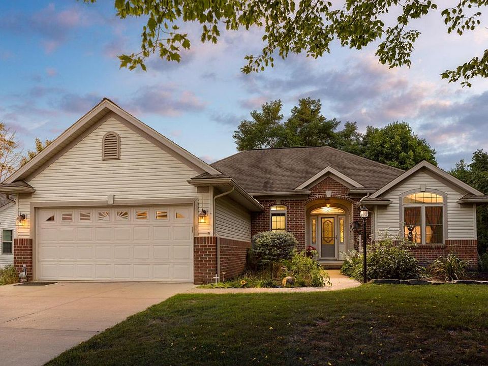 1st image of 761 Royal Cir