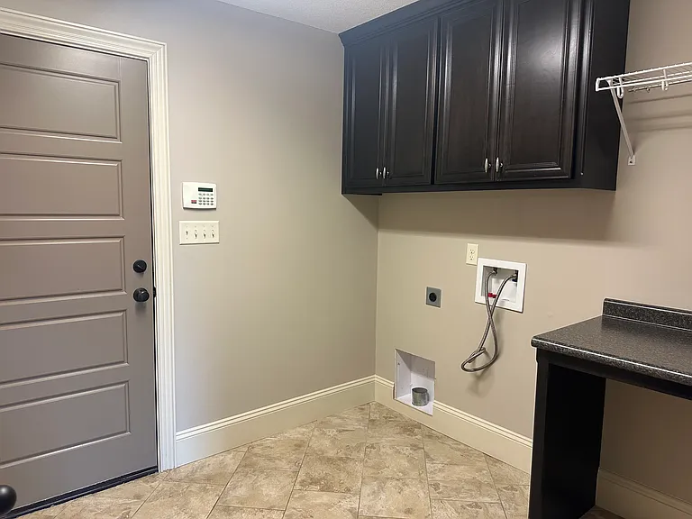 4561 Amelia Cir — Photo 34