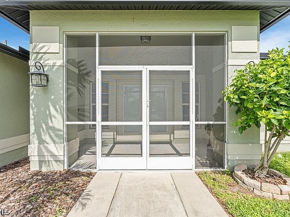 2nd image of 300 NW 22nd Pl