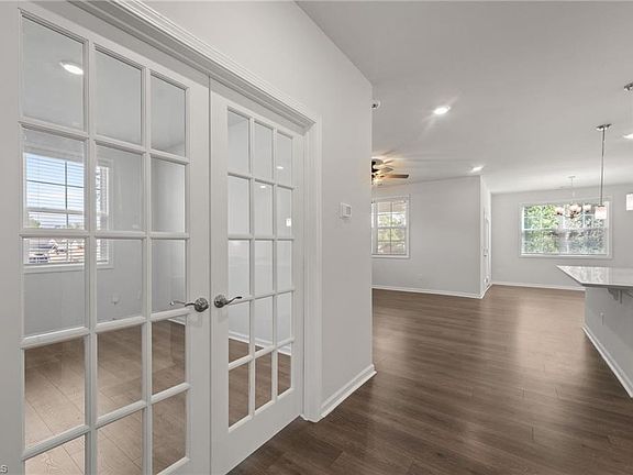 3rd image of 1639 Abberly Pl