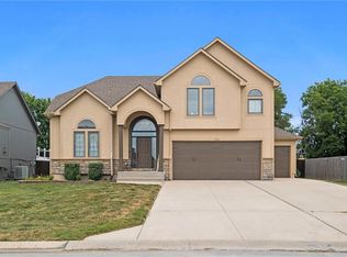 828 SW 33rd St, Lees Summit, MO 64082