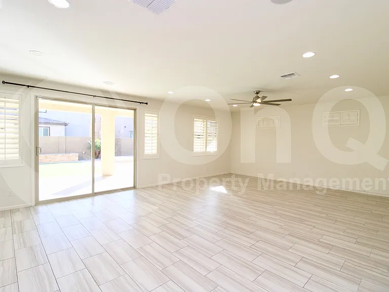 241 E Wisteria Dr — Photo 6
