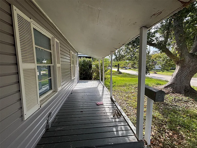 612 Winding Way St — Photo 2