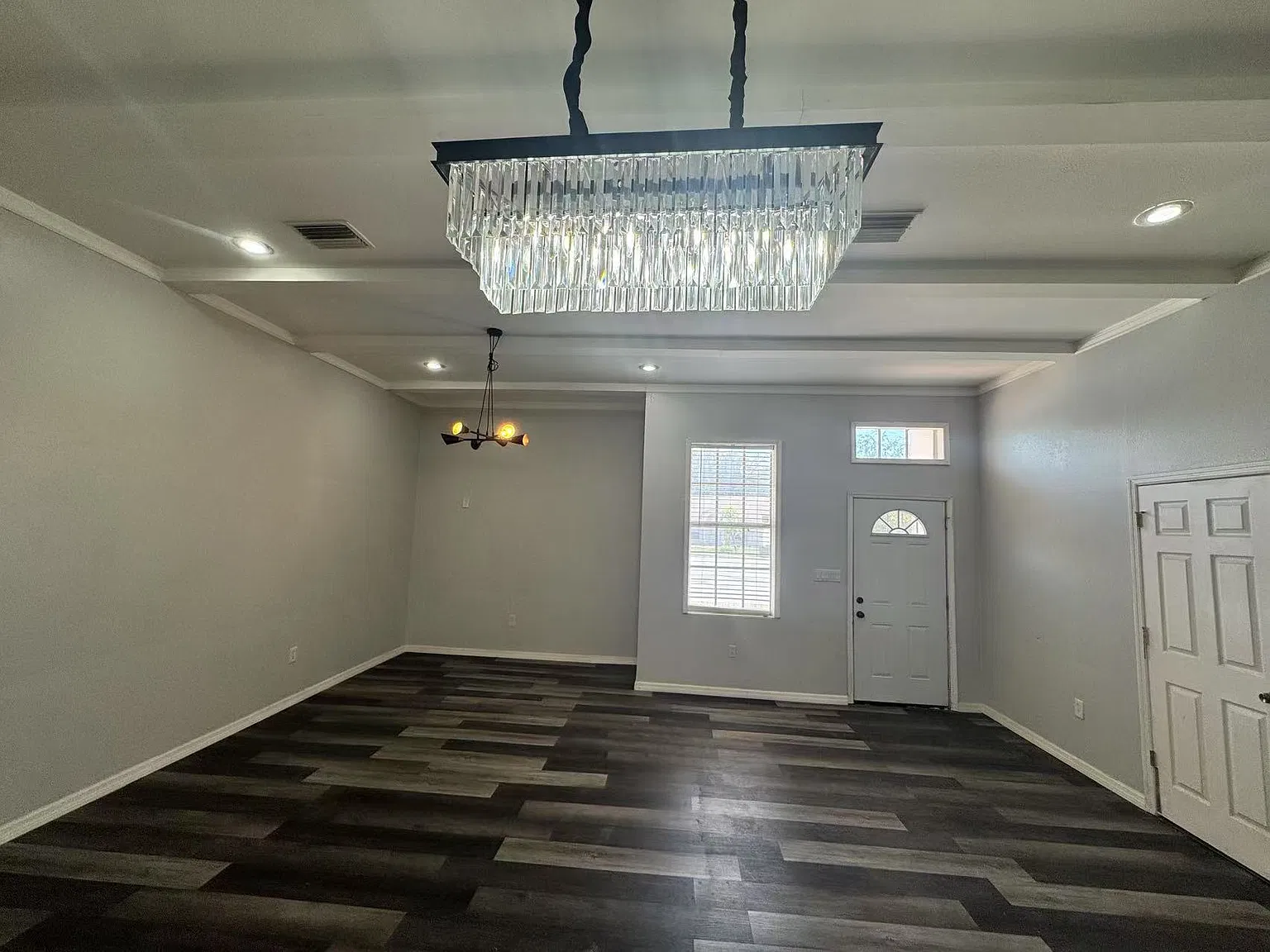 3 bed, 2881 sqft, $2,580 — Photo 2