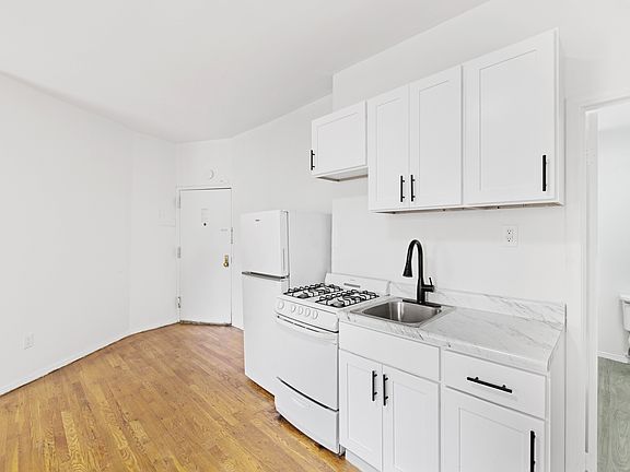 4th image of 240 W 64th St APT 5D