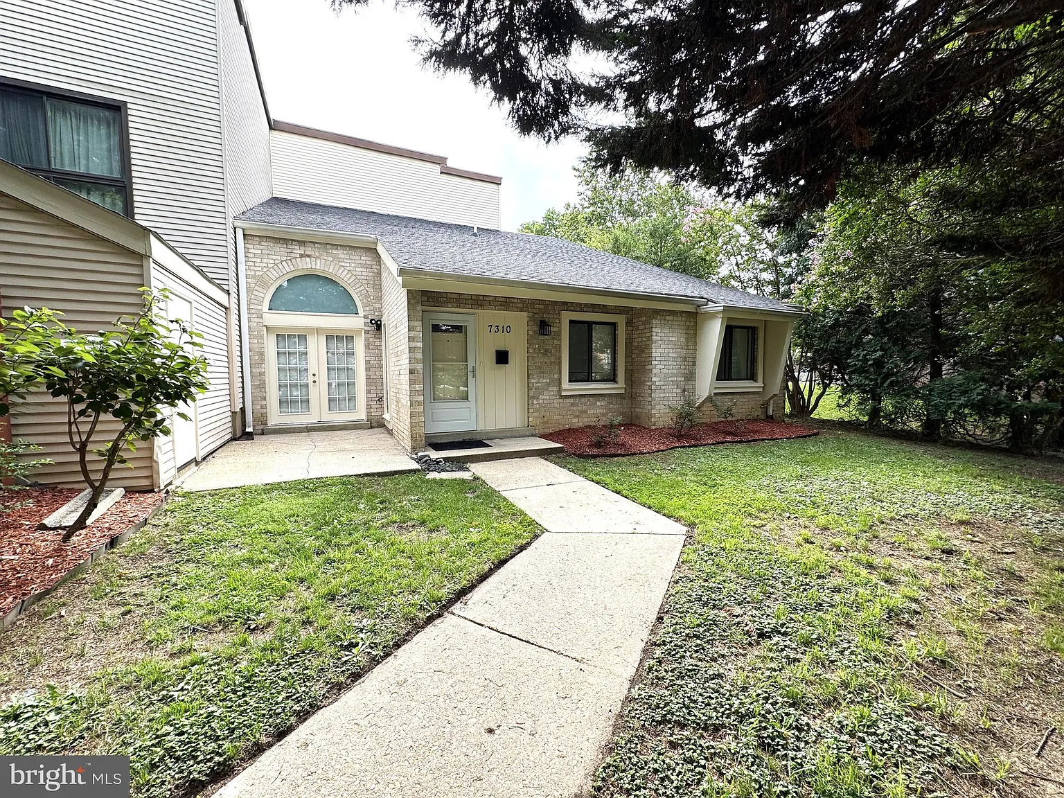 3 bed, 2.0 bath, 1105 sqft, $2,750 — Photo 2