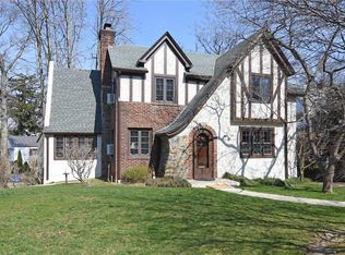 220 Pondfield Rd W, Bronxville, NY 10708