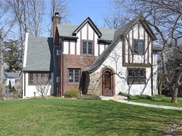 220 W Pondfield Road, Bronxville, NY 10708