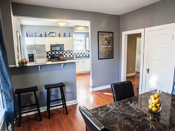 3rd image of 4160 Botanical Ave