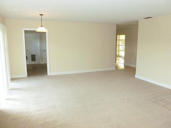 3rd image of 9712 SW 190th St
