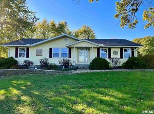 3150 Cole Hollow Rd, Pekin, IL 61554