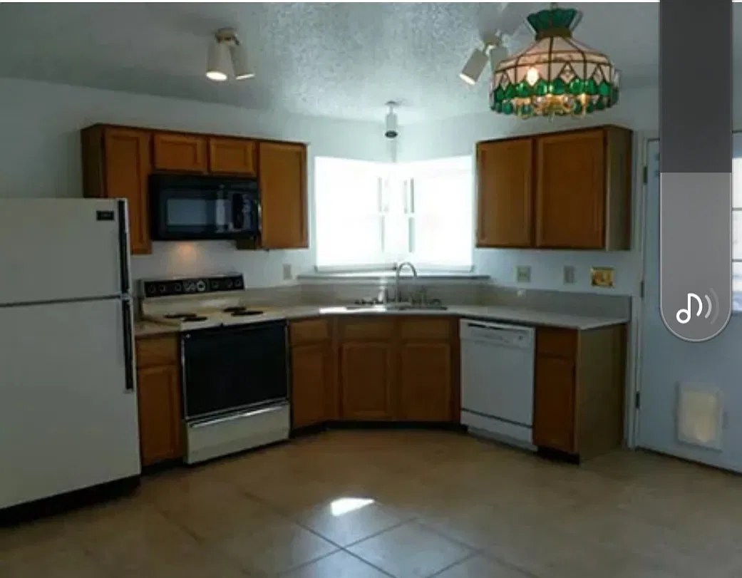 2 bed, 1038 sqft, $1,850 — Photo 2