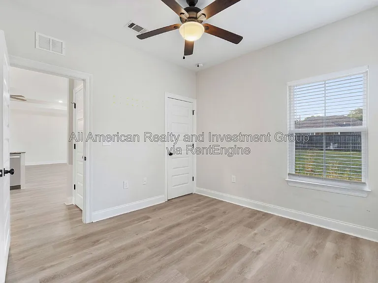 331 Adams Dr — Photo 13