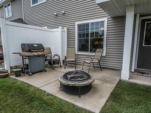 5th image of 19364 Claremont Dr