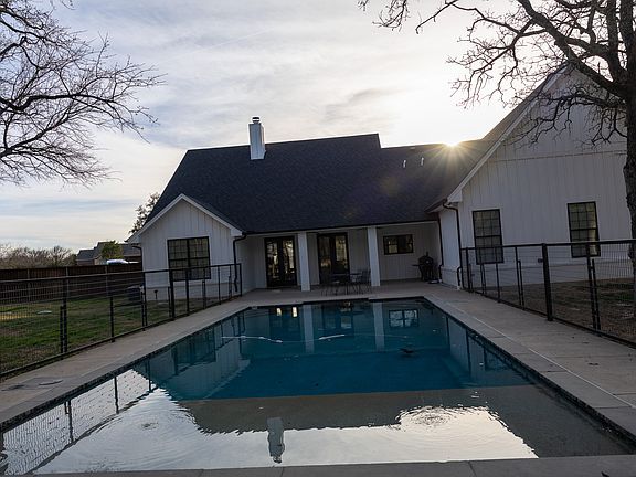 5th image of 1017 Forest Glen Rd