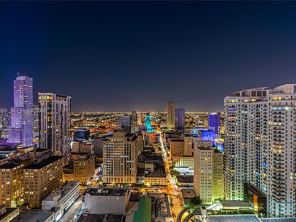 3rd image of 50 Biscayne Blvd APT 3601