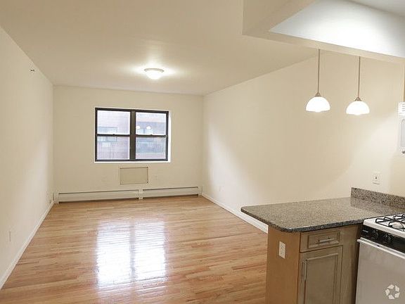 3rd image of 3714 32nd St APT 204