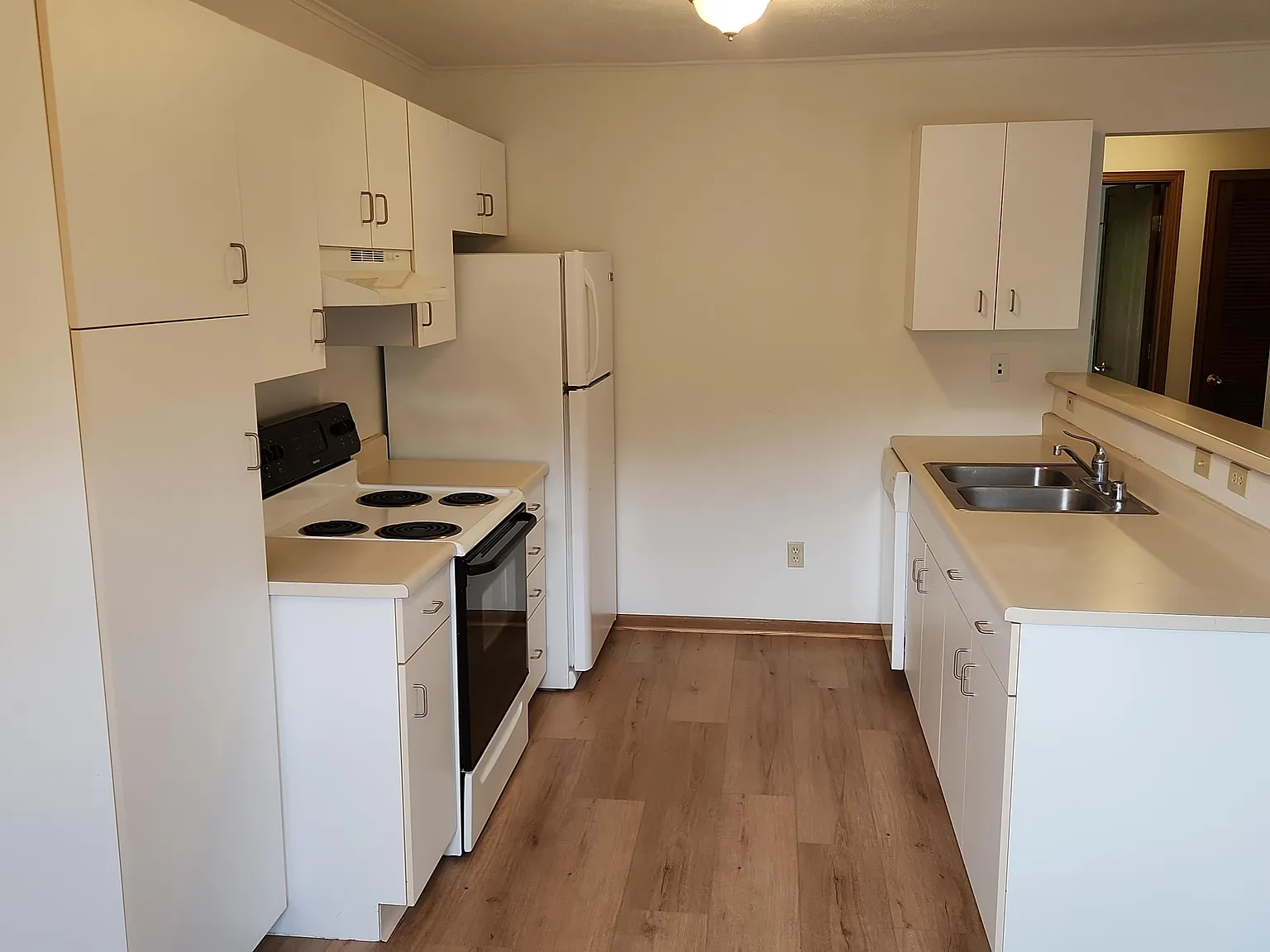 2 bed, $1,400 — Photo 4