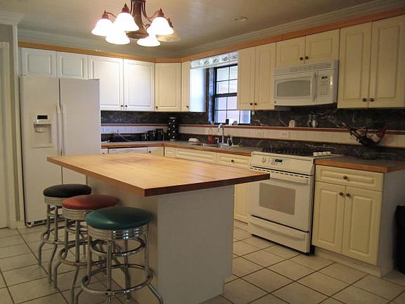 3rd image of 378 Echo Cir