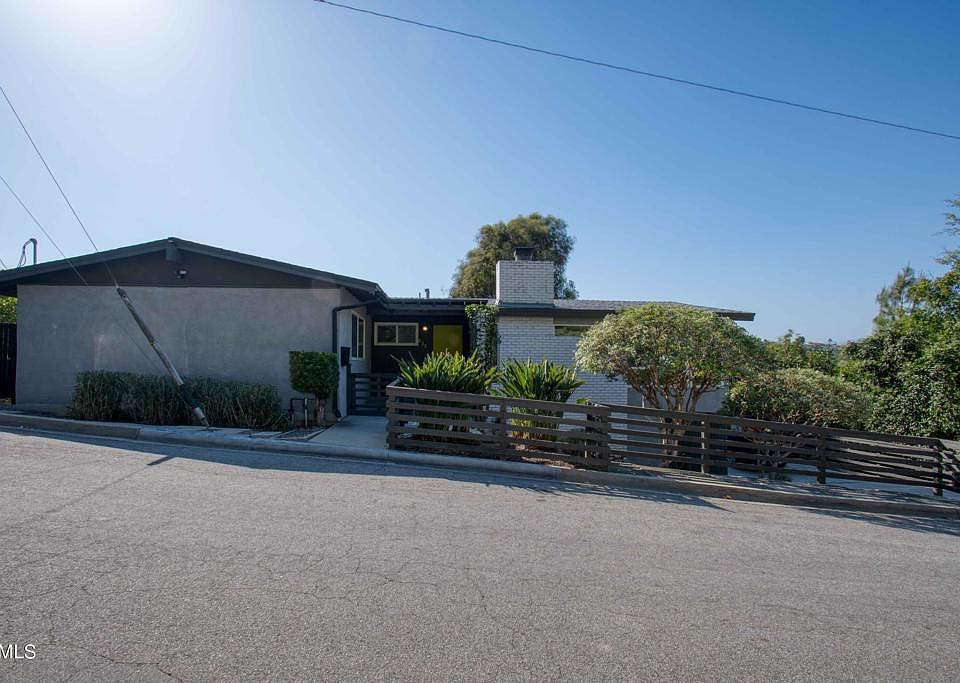1st image of 835 Divina Vista St