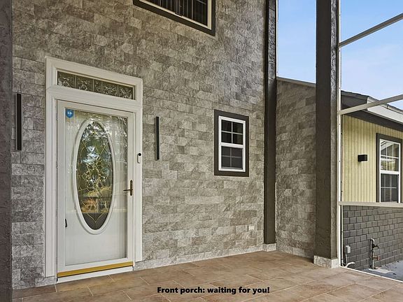 2nd image of 174 NW Clubview Cir