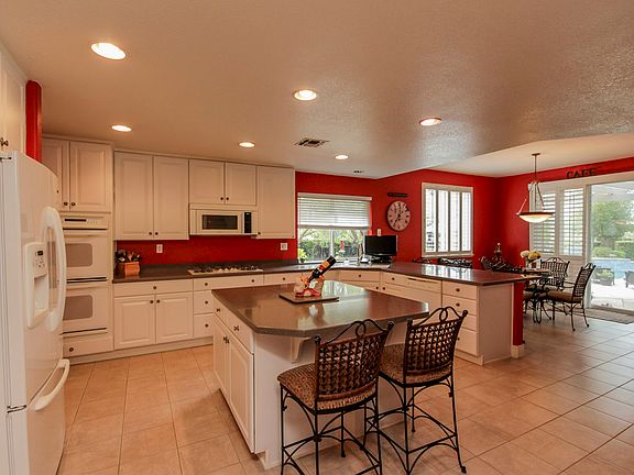 5th image of 635 Rogers Cir