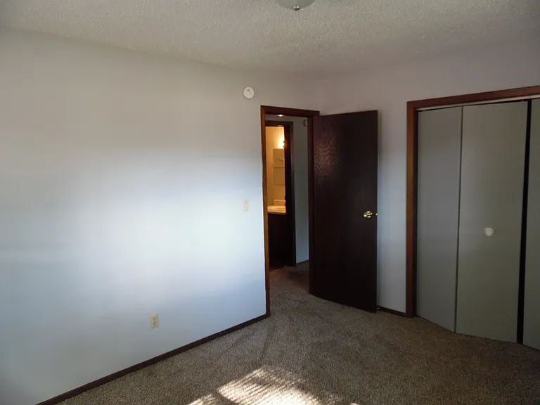 Arnold's Park Apartments — Photo 41