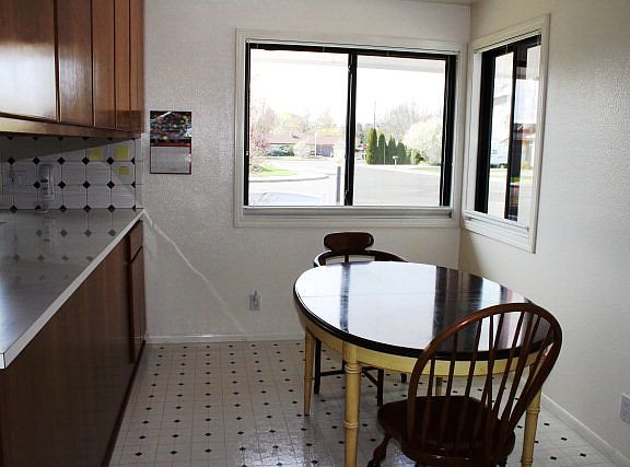 5th image of 867 Dow Dr