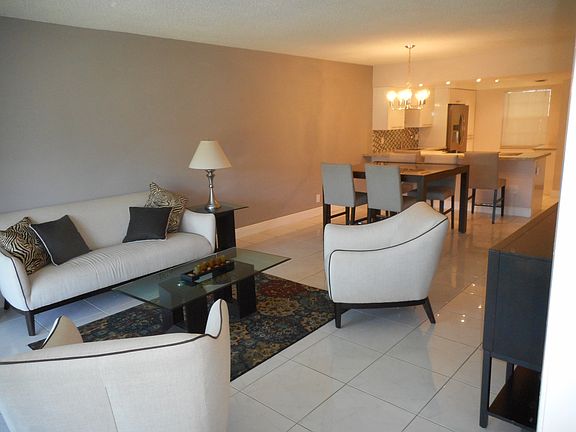 4th image of 575 Oaks Ln APT 102